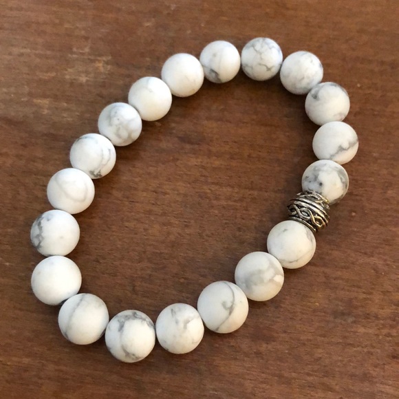 Jewelry - White marbled bead bracelet